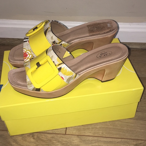 Yellow & Tan floral print buckle sandal wedge - Picture 2 of 5
